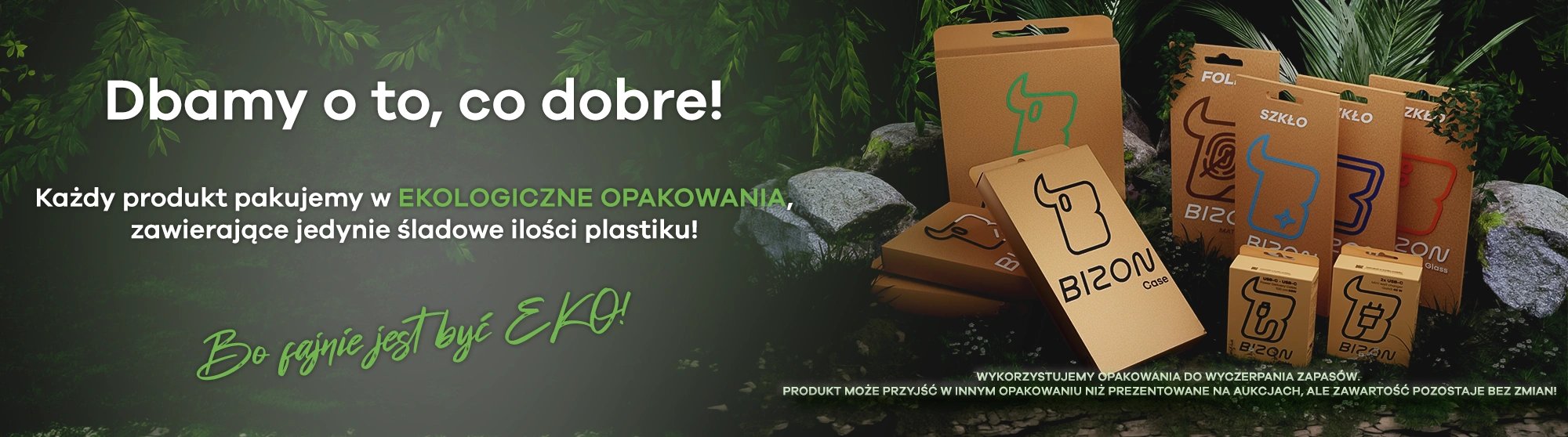 Ekologiczne opakowania kartonowe produktów rozłożone na naturalnym tle z kamieniami i roślinnością