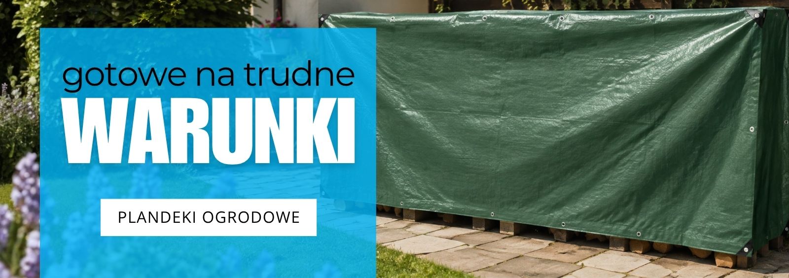 Niebieski baner z tekstem 'gotowe na trudne WARUNKI PLANDEKI OGRODOWE' i zielona płachta ochronna na drewnianych podpórkach
